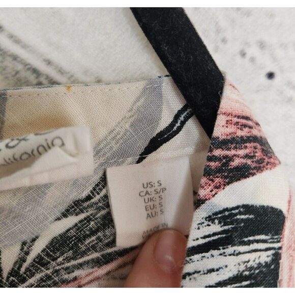 C&C California Women's 100% Linen Button Back Floral Short Sleeve Shirt Medium - Picture 12 of 12